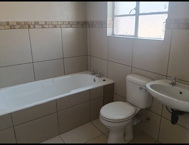 1 BEDROOM APARTMENT BLOCK TO LET IN WESTDENE